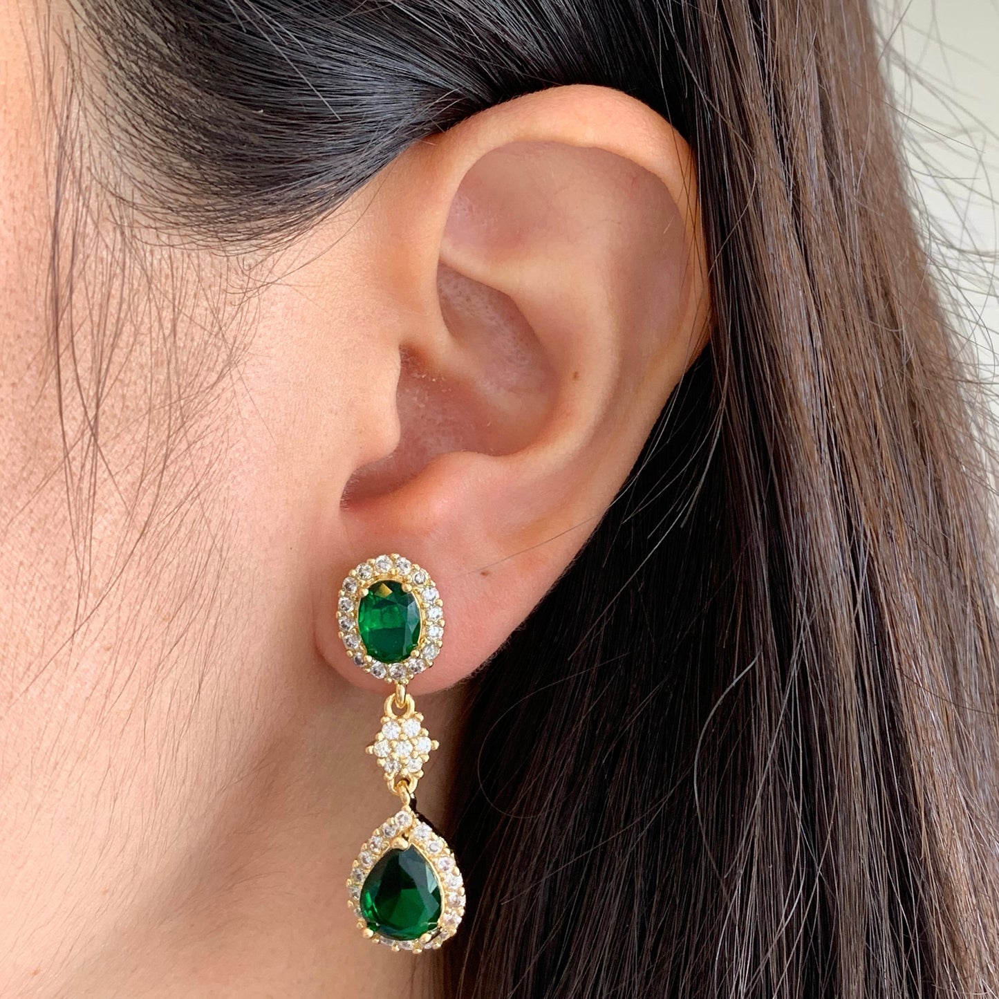 Aretes pedrería doble brillos dorados