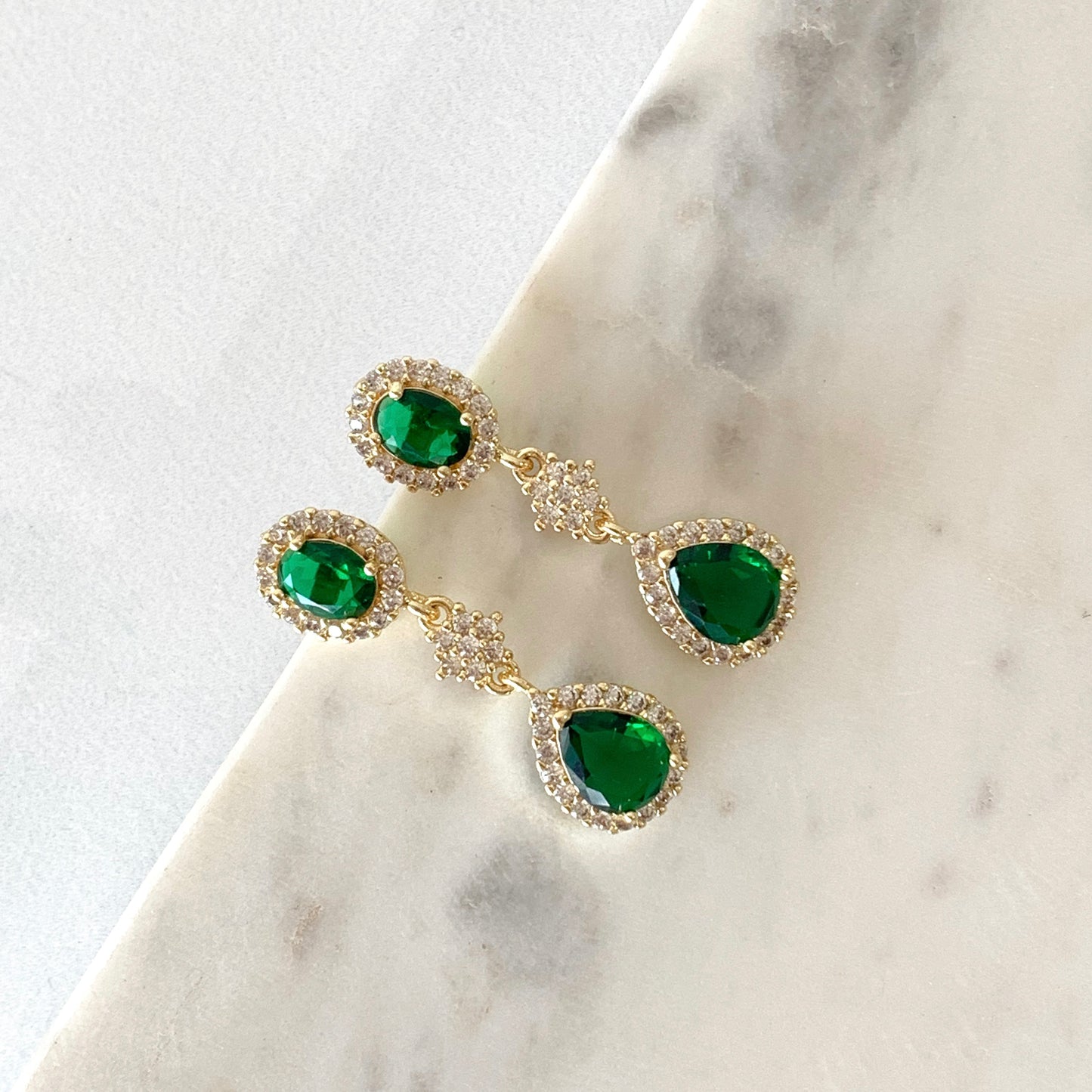 Aretes pedrería doble brillos dorados