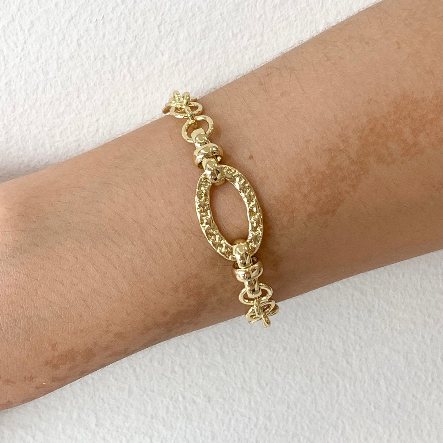 Pulsera cadena con óvalo martillado