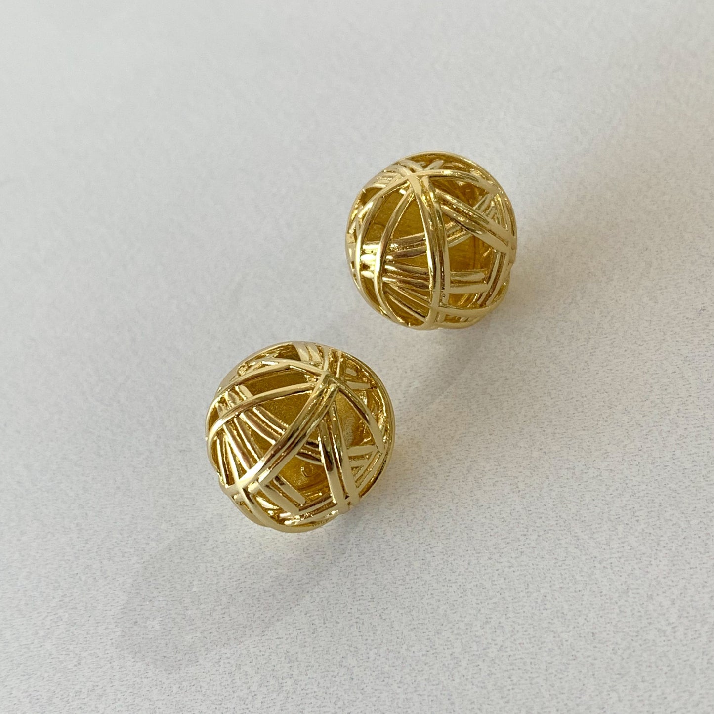 Aretes bola lineas hueca