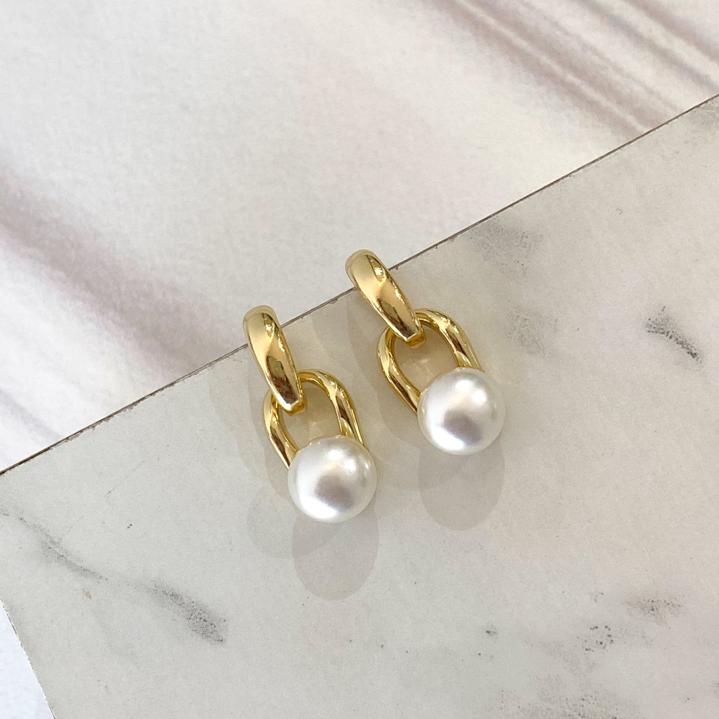Aretes eslabones con perla mini