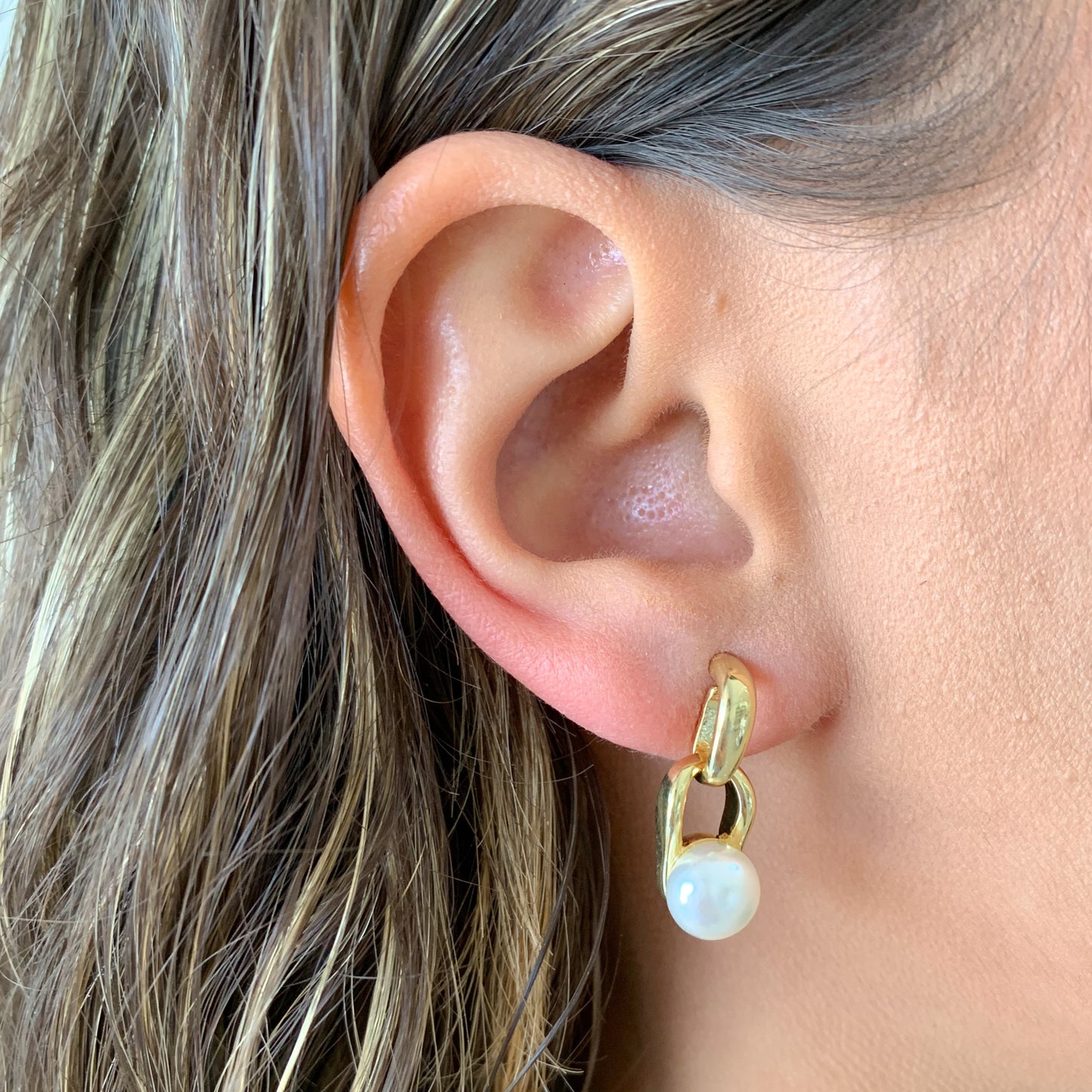 Aretes eslabones con perla mini