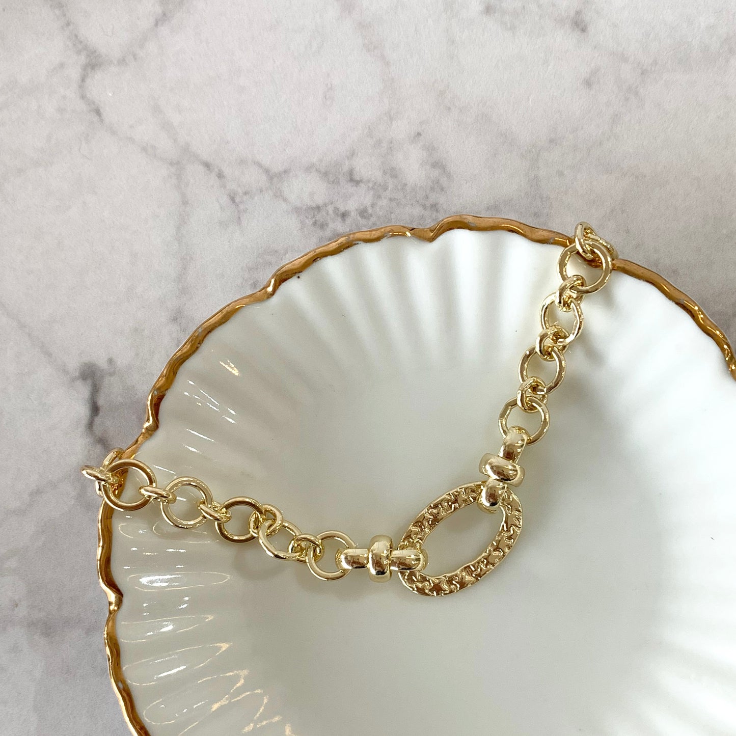 Pulsera cadena con óvalo martillado