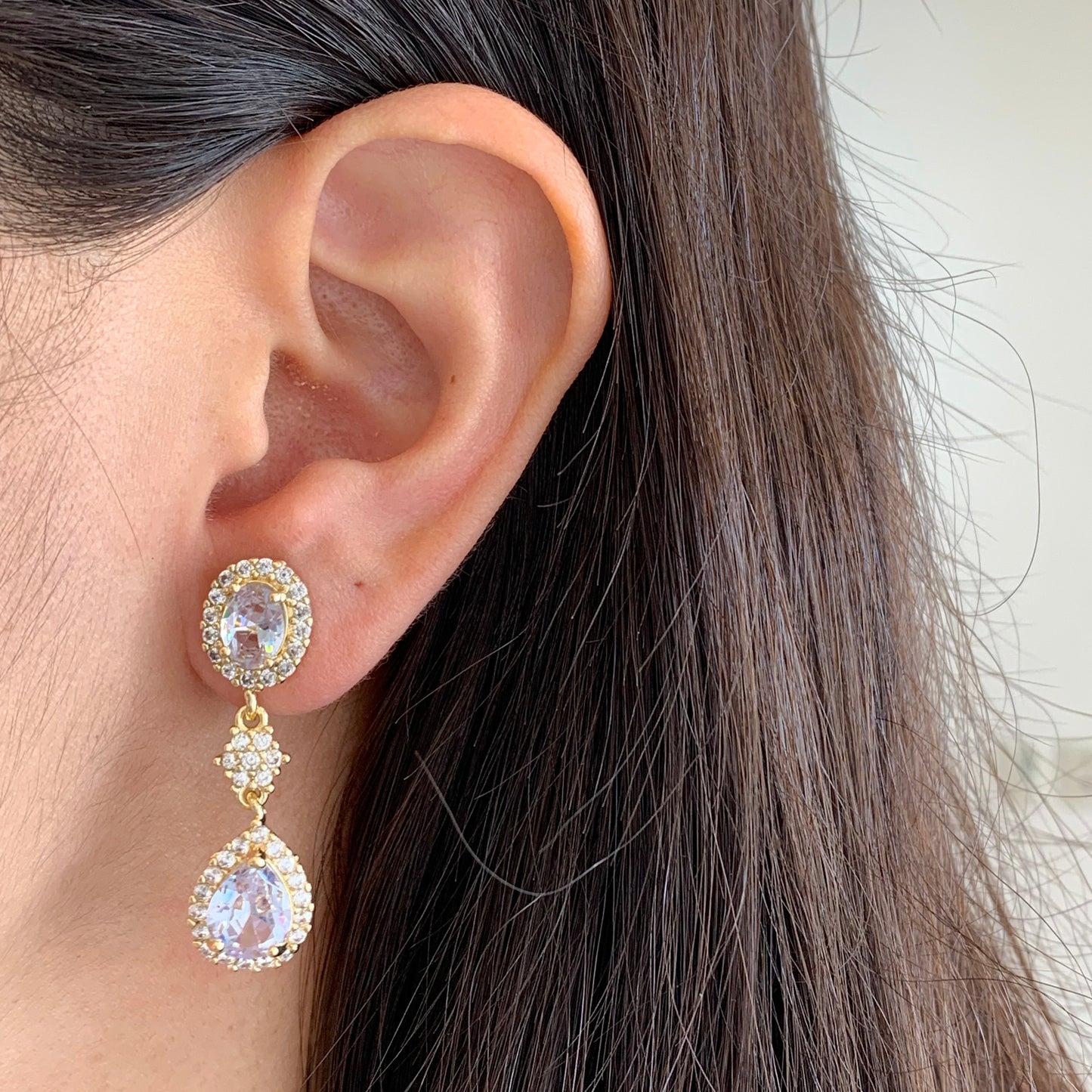 Aretes pedrería doble brillos dorados