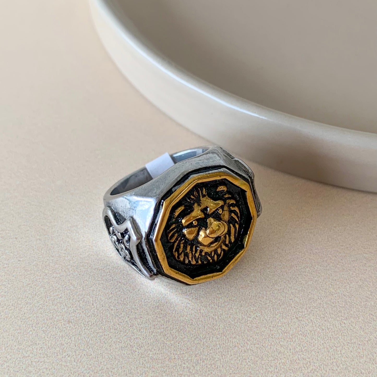 Anillo león