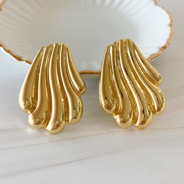 Aretes concha de mar dorada maxi