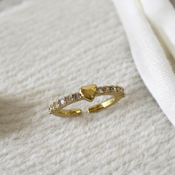 Anillo brillos con corazón en el centro