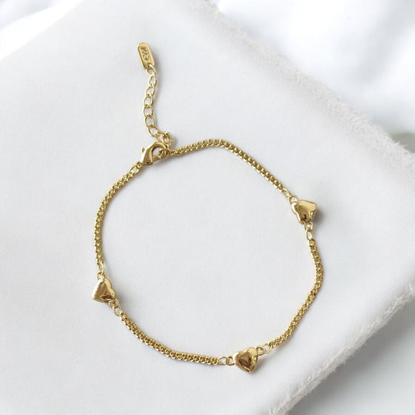 Pulsera corazones dorados y cadena