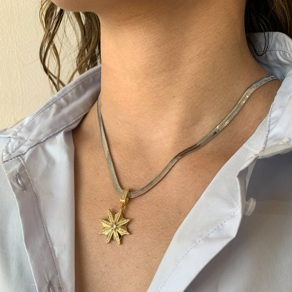 Collar bicolor con dije estrella