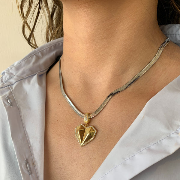Collar bicolor con dije corazón