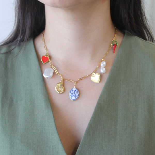 Collar con dijes perla, corazón, caracol y talavera