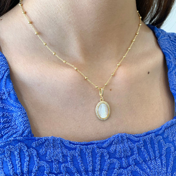 Collar Medalla Virgen  ovalada con brillos