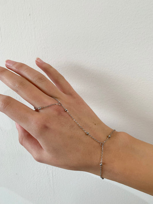Hand chain bolitas plateada
