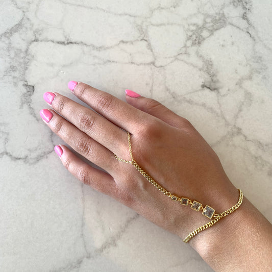 Hand chain con brillos cuadrados