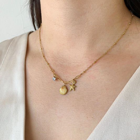 Collar a charms estrella de mar y conchita mini