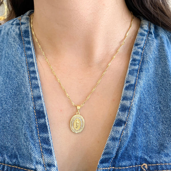 Collar medalla ovalada con Virgen  brillos
