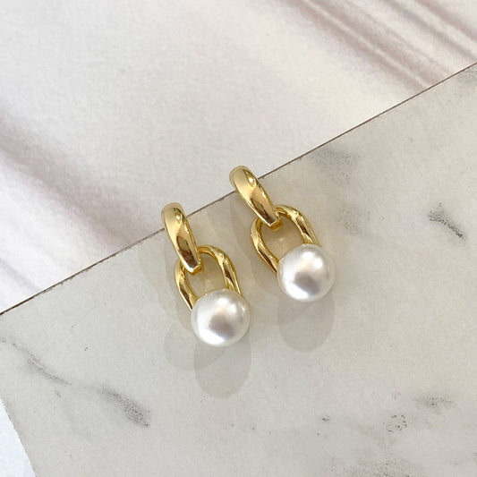 Aretes eslabones con perla mini