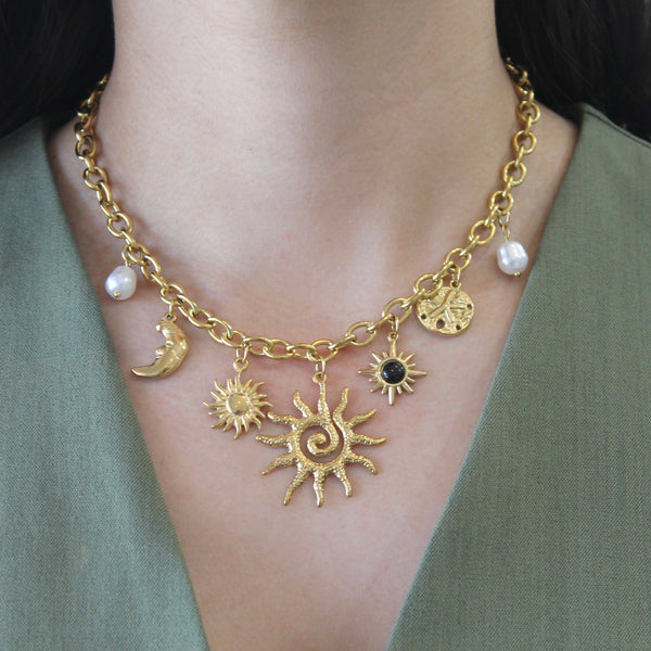 Collar charms  soles ,luna y perlas