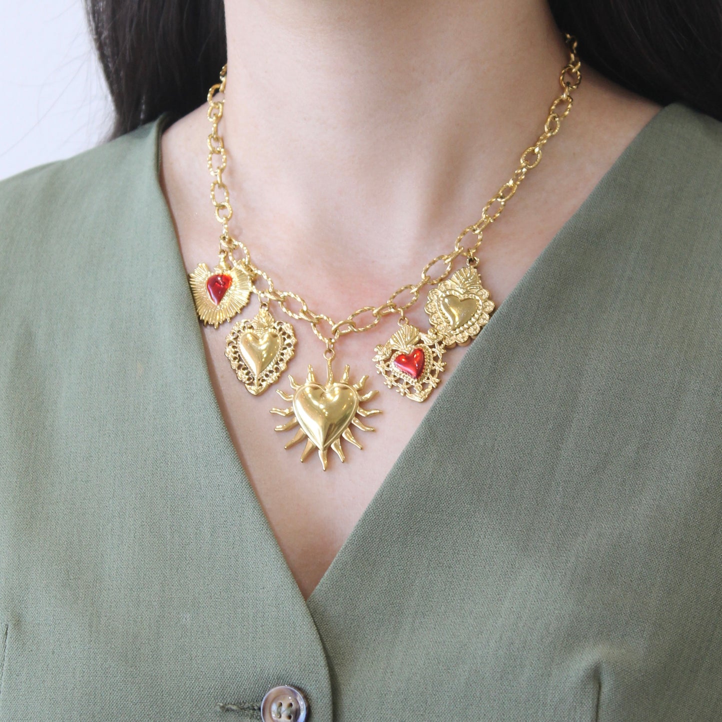 Collar cinco corazones