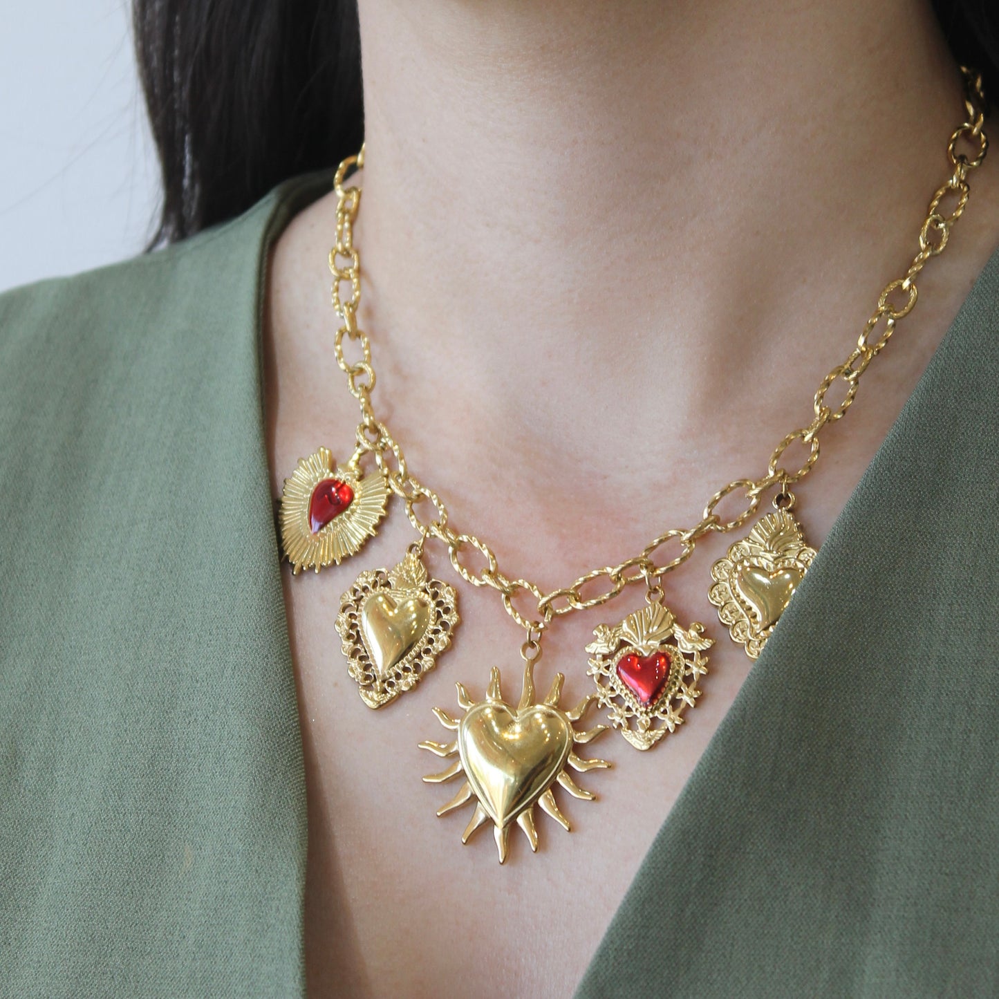 Collar cinco corazones