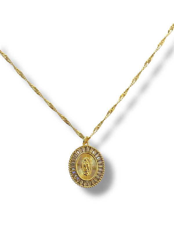 Collar virgen medalla ovalada con zirconia