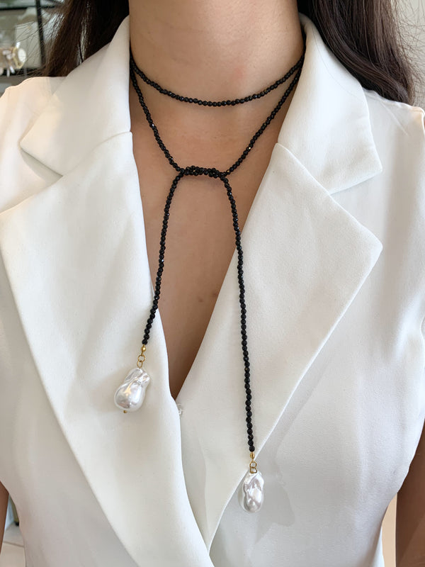 Collar largo múltiples formas negro