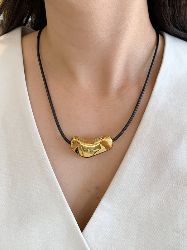 Collar placa irregular