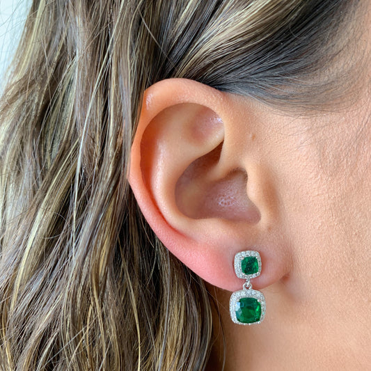 Aretes plateados dos brillos verdes