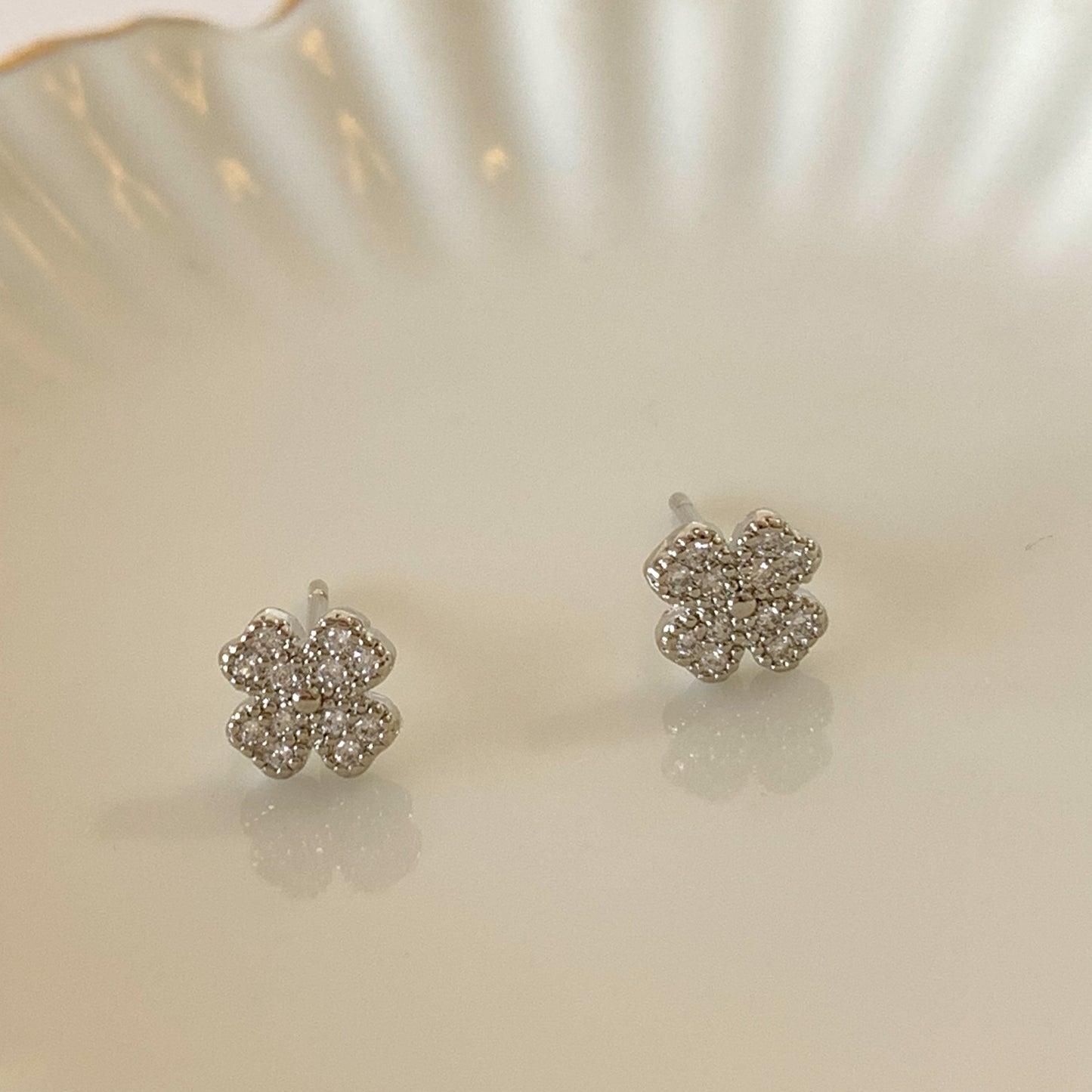 Broquel trebol mini con brillos