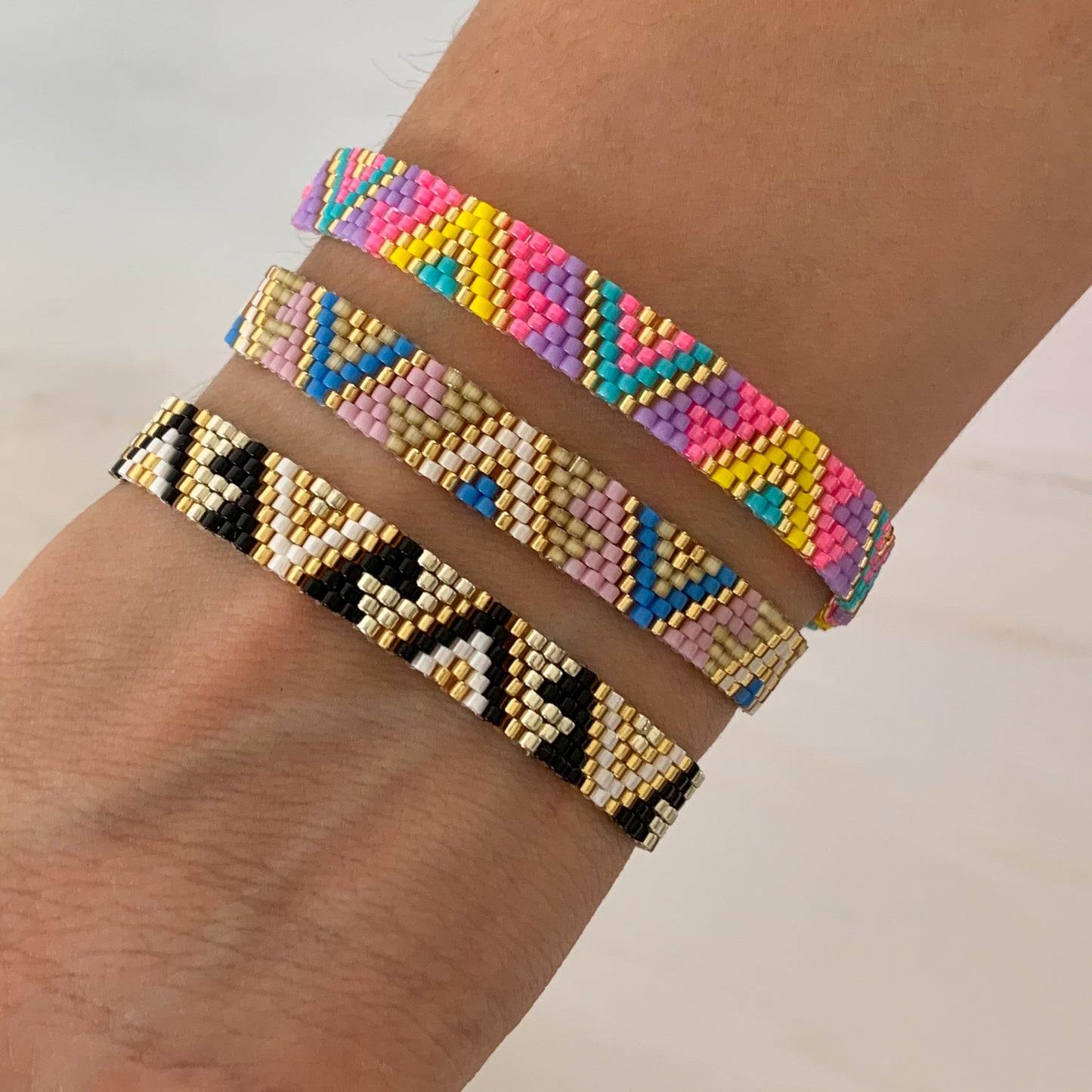 Pulsera tejida triangulos