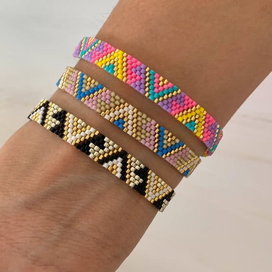 Pulsera tejida triangulos